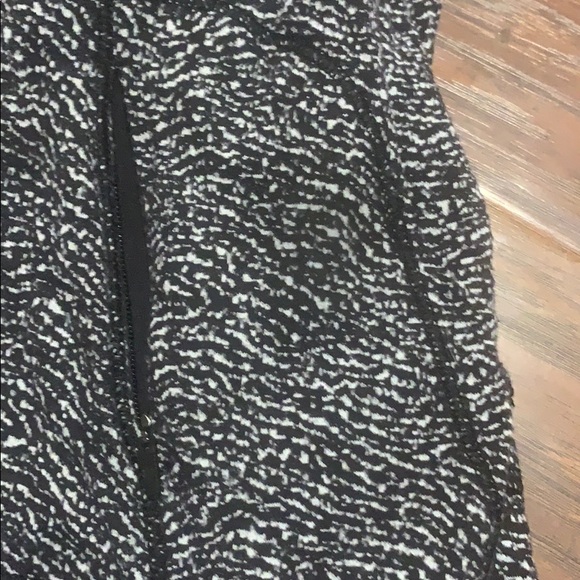 Lulu Lemon Quarter Zip-Size 2 - Picture 4 of 4
